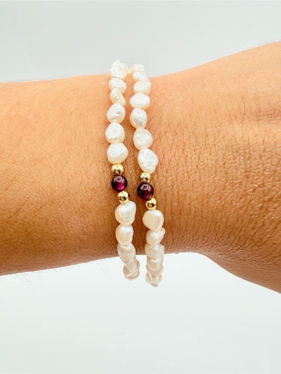 Vintage Jewelry - Freshwater Pearl Garnet Double Strand Bracelet Gold Tone 7.5”